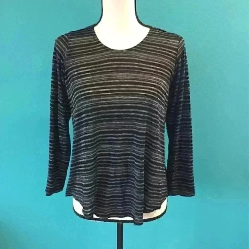 Long sleeve staples shirt in size xs